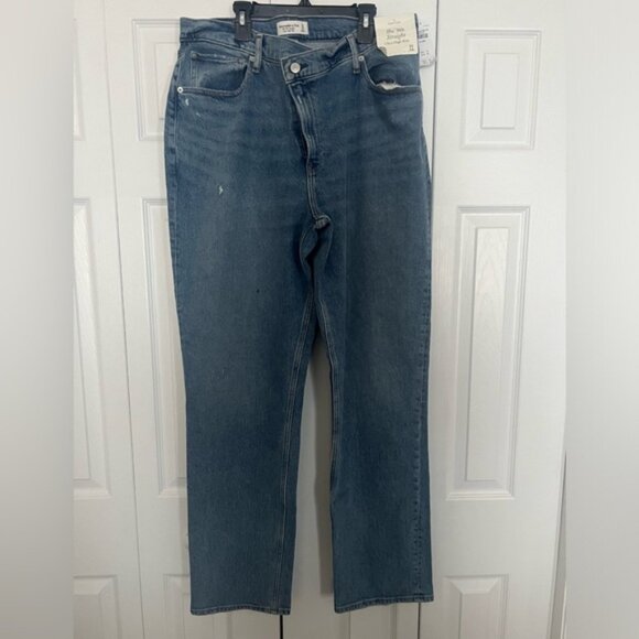 NWT Abercrombie the 90’s straight ultra high rise, curve love line, size 33L - Picture 1 of 8